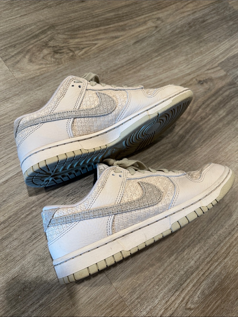 Nike Dunks Sanddrift -low top Sneakers in Beige and Off-White